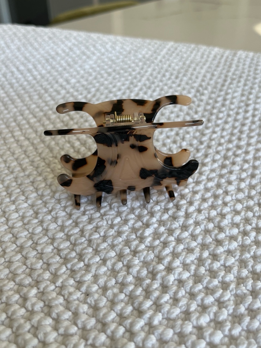 Tortoiseshell Pattern Kids Hair Claw Clip - Beige & Black